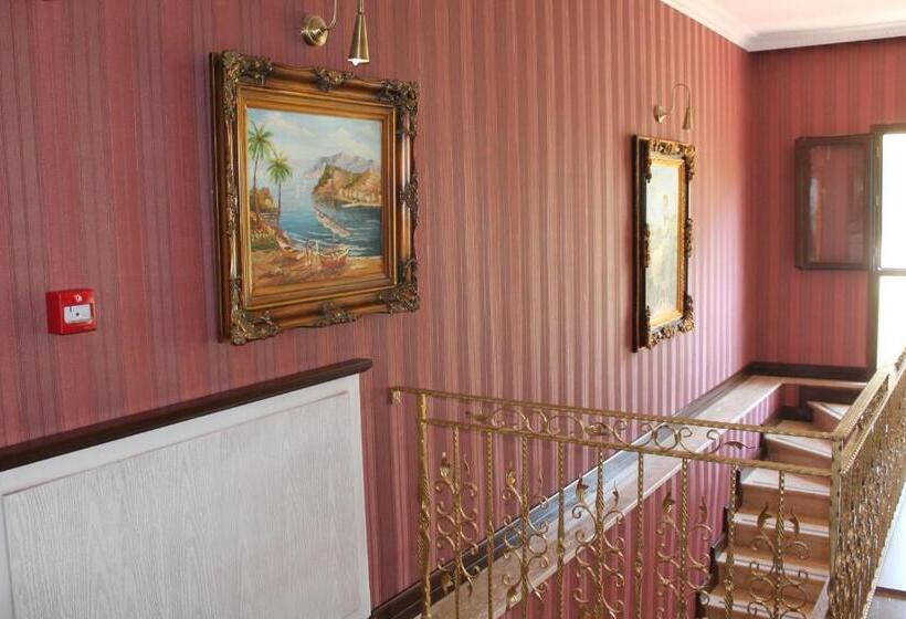 اتاق اکونومی, Bella View Art Boutique