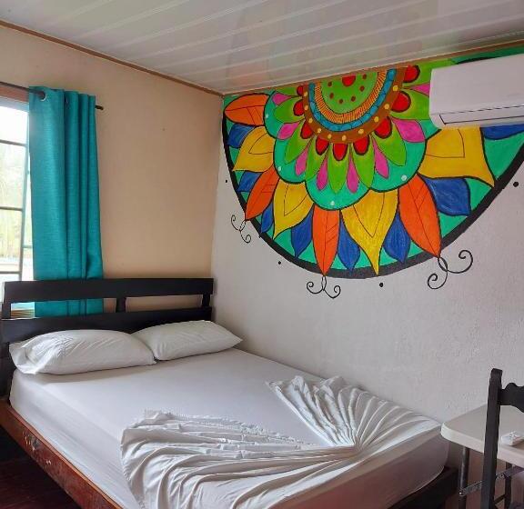 اتاق کلاسیک چهارنفره, Yubarta Lodge