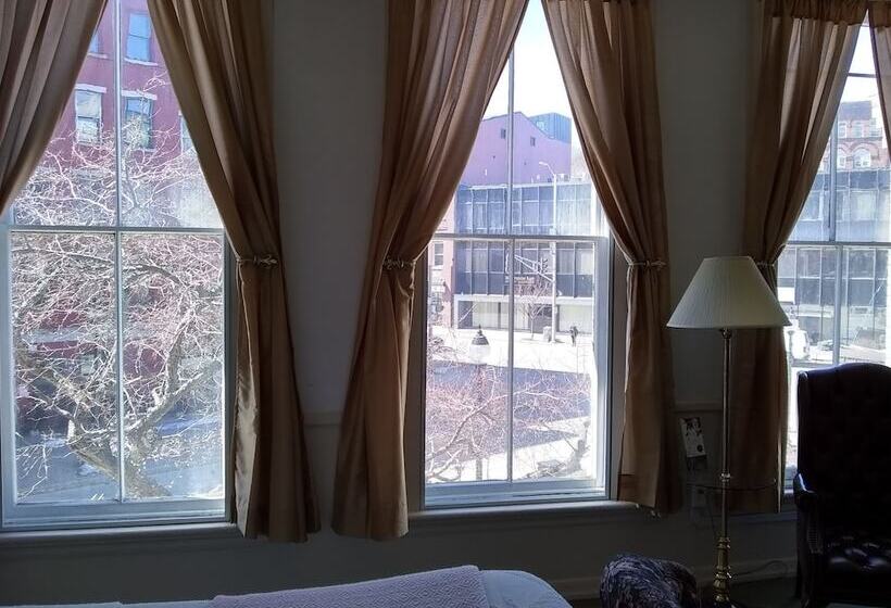 اتاق لوکس, The Charles Inn At Vacationland Inns