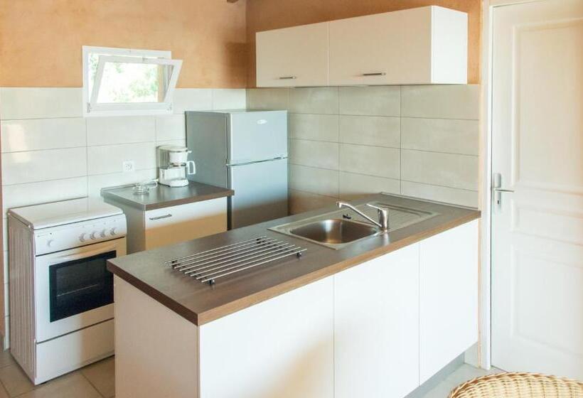 1 Bedroom Apartment Lake View, Résidence Marina Di Capitello