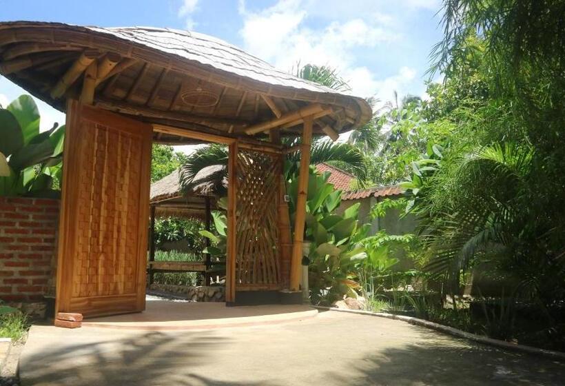 자쿠지 스위트, Hawera Village