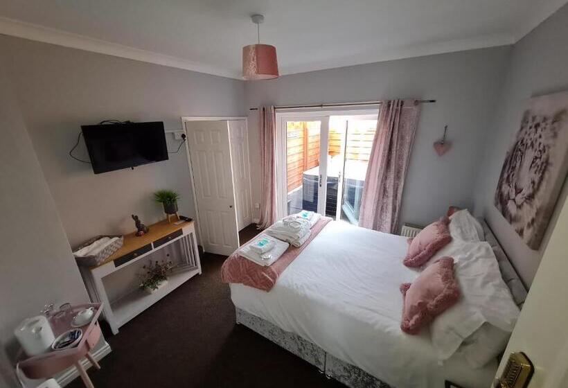 Номер Стандарт, The Mayfair Lodge & Family Suite