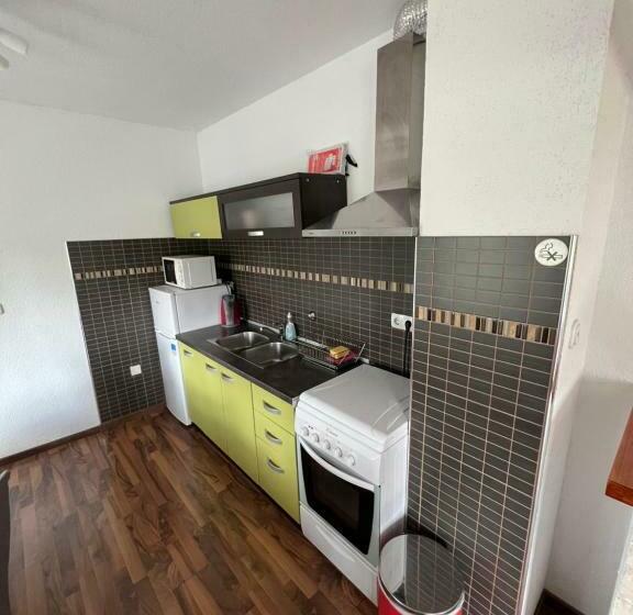 آپارتمان 2 خوابه با بالکن, Apartments And Rooms Kristina