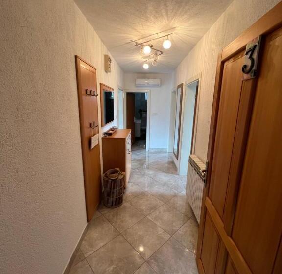 آپارتمان 2 خوابه با بالکن, Apartments And Rooms Kristina