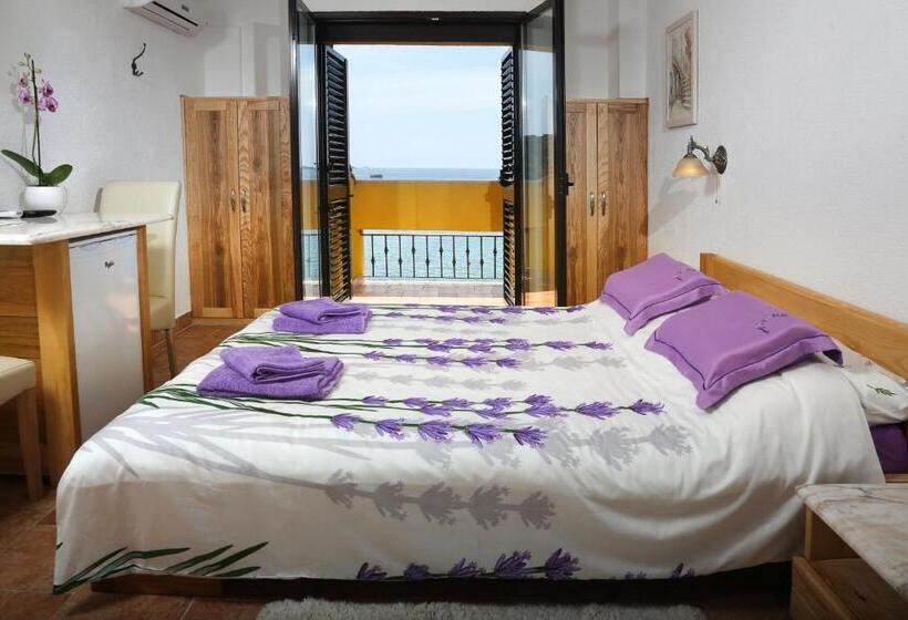Quarto Estandar Vista Mar com Sacada, Rooms Figarola
