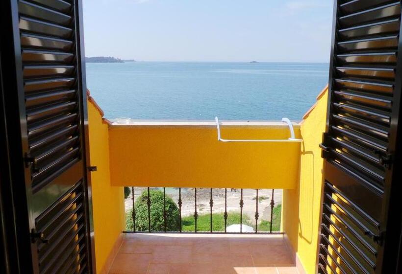 Quarto Estandar Vista Mar com Sacada, Rooms Figarola
