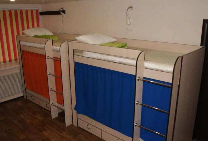 تختخواب در اتاق مشترک, Hostel Fox Hole