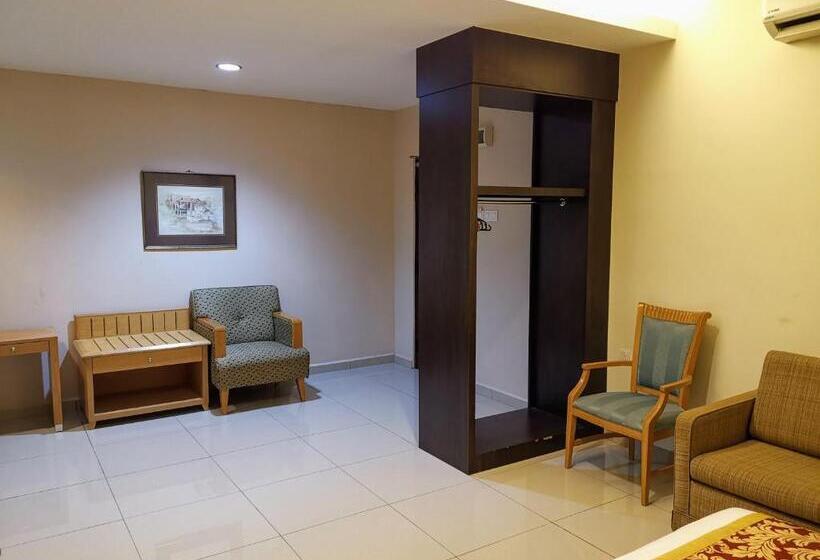 Номер Deluxe Кровать Кинг, Centre Point Tampin