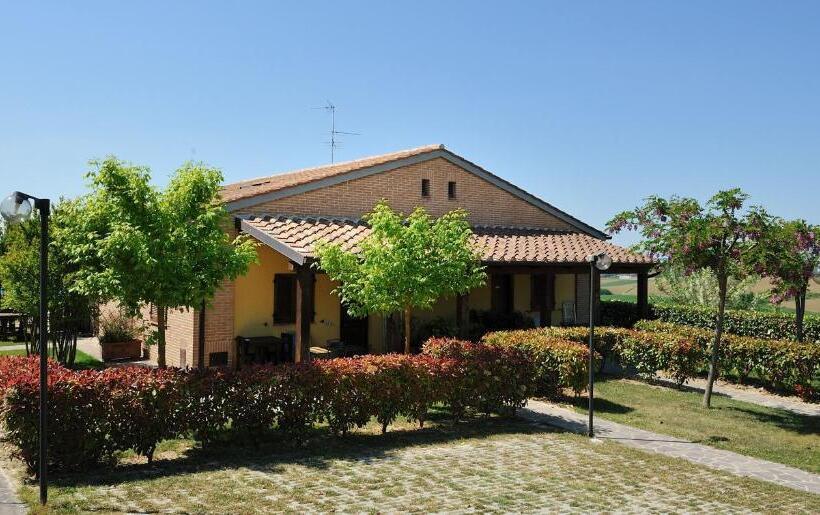 2 Bedroom Apartment With Garden, Tenuta Badia '99
