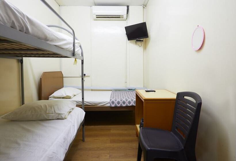اتاق استاندارد سه تخته با سرویس بهداشتی مشترک, Meera Heritage Motel