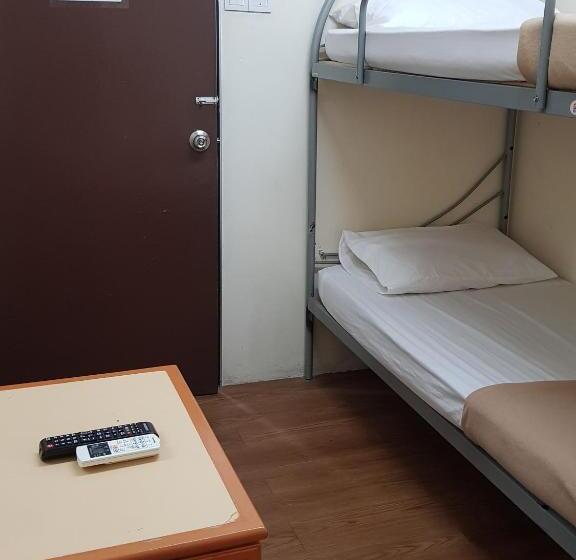 اتاق استاندارد سه تخته با سرویس بهداشتی مشترک, Meera Heritage Motel