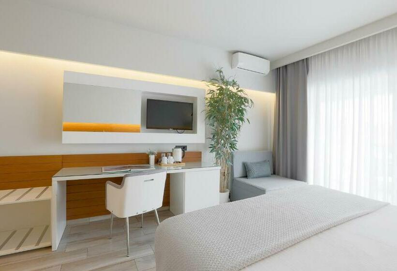 Quarto Triplo Deluxe, San Panteleimon