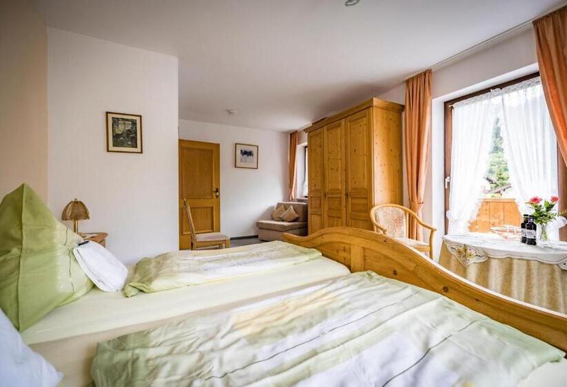 Quarto Triplo Estandar, Landhaus Weiß