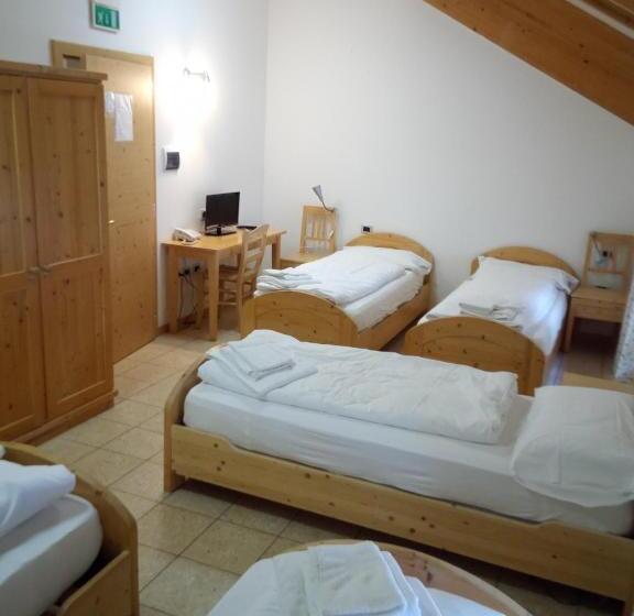 컴포트 트리플 룸, Taxus Hostel