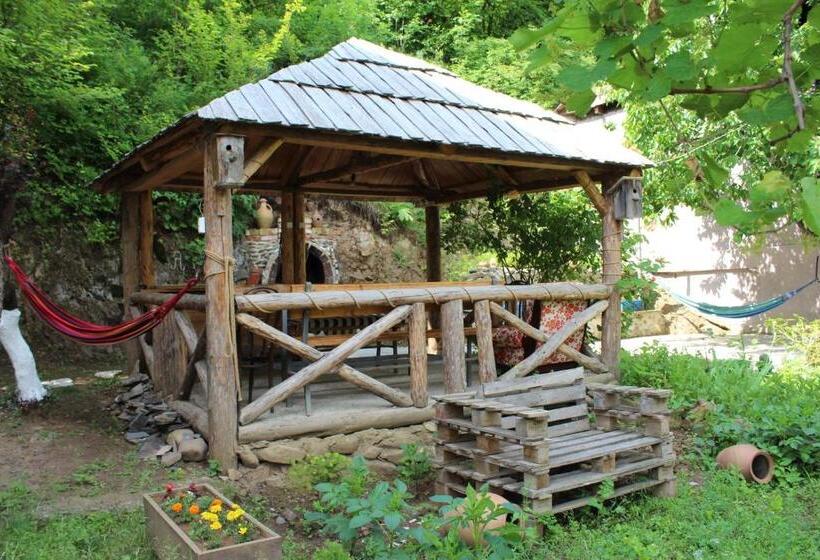 اتاق استاندارد با بالکن, Nikala's House