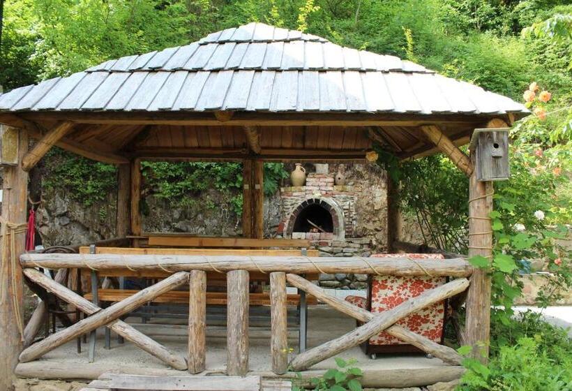 اتاق استاندارد با بالکن, Nikala's House