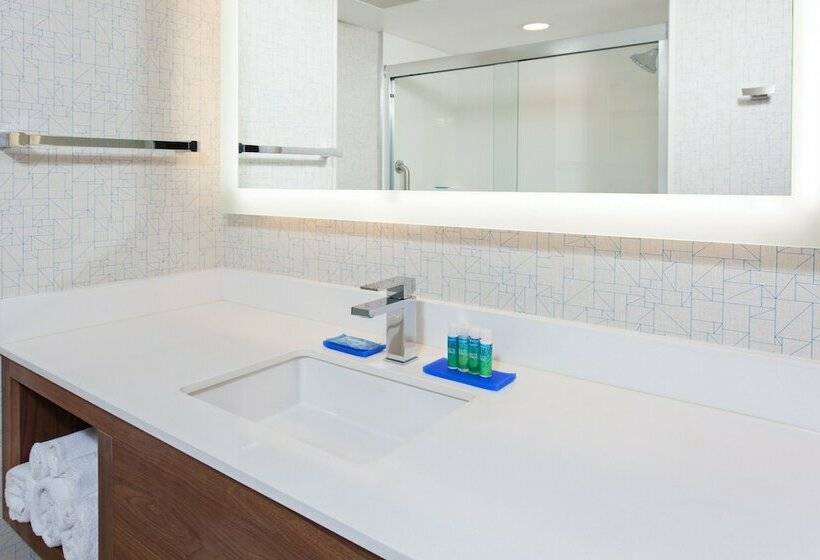Люкс, Holiday Inn Express & Suites Pasadena   Los Angeles, An Ihg