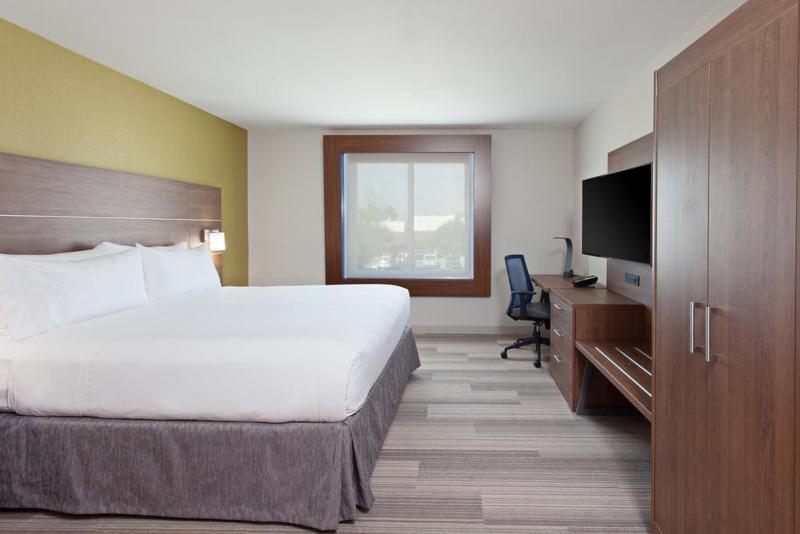 Люкс Кровать Кинг, Holiday Inn Express & Suites Pasadena   Los Angeles, An Ihg