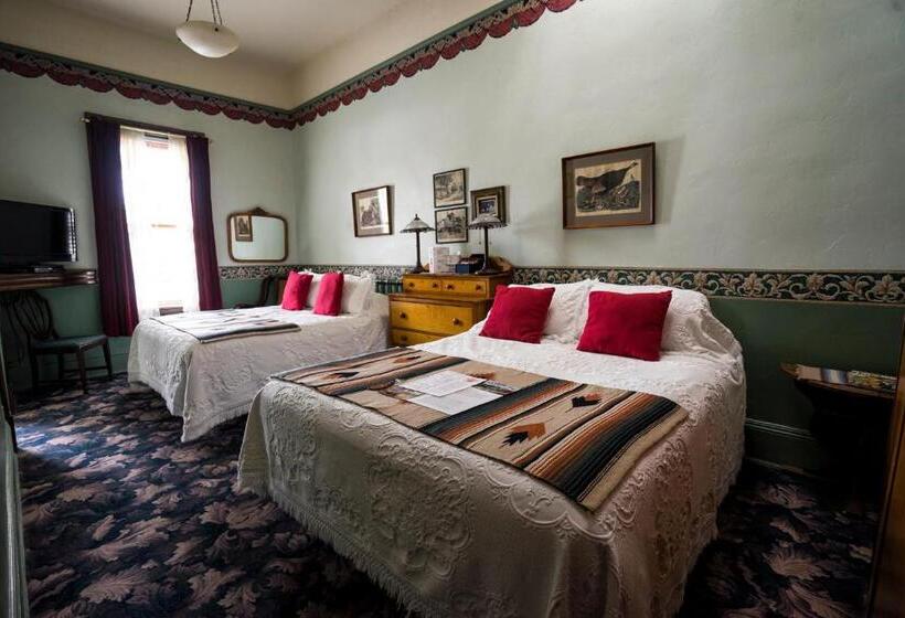Номер Стандарт, Red Garter Inn