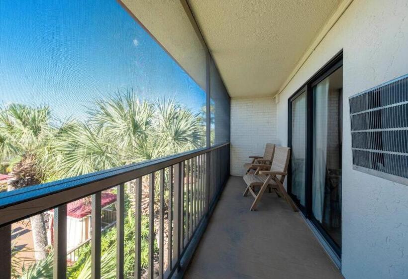 Номер Superior Кровать Кинг, Red Roof Inn Plus+ & Suites Naples Downtown 5th Ave S