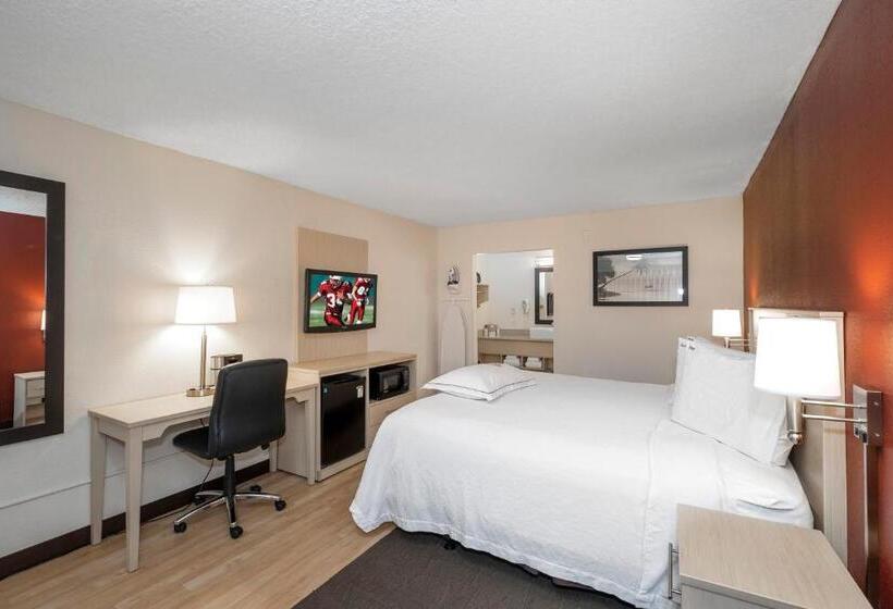 Номер Премиум, Red Roof Inn Plus+ & Suites Naples Downtown 5th Ave S