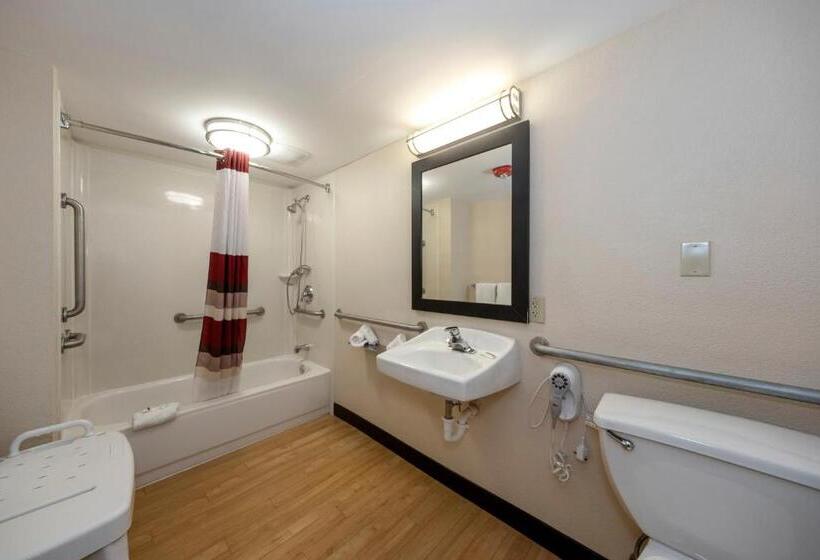 Номер Стандарт Кровать Кинг Адаптированный для Инвалидов, Red Roof Inn Plus+ & Suites Naples Downtown 5th Ave S