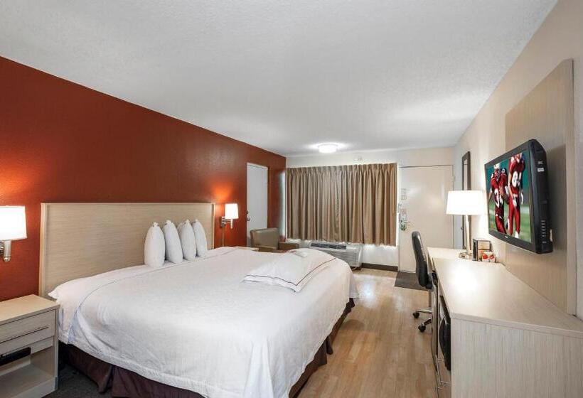 Номер Стандарт Адаптированный для Инвалидов, Red Roof Inn Plus+ & Suites Naples Downtown 5th Ave S