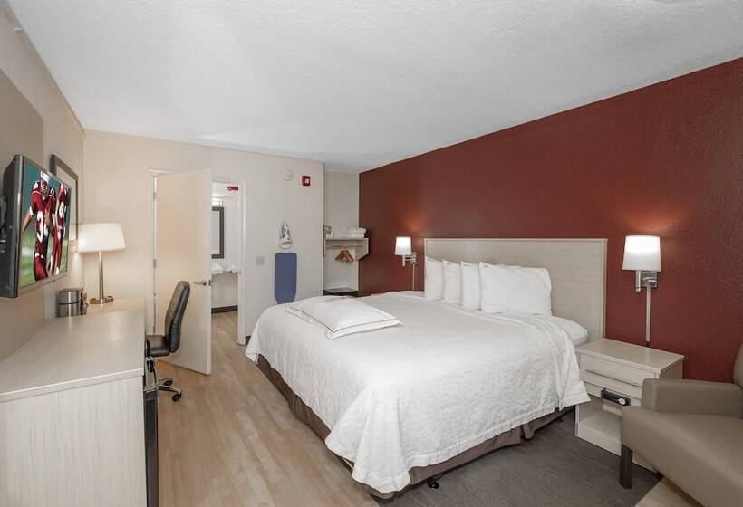 Номер Премиум, Red Roof Inn Plus+ & Suites Naples Downtown 5th Ave S
