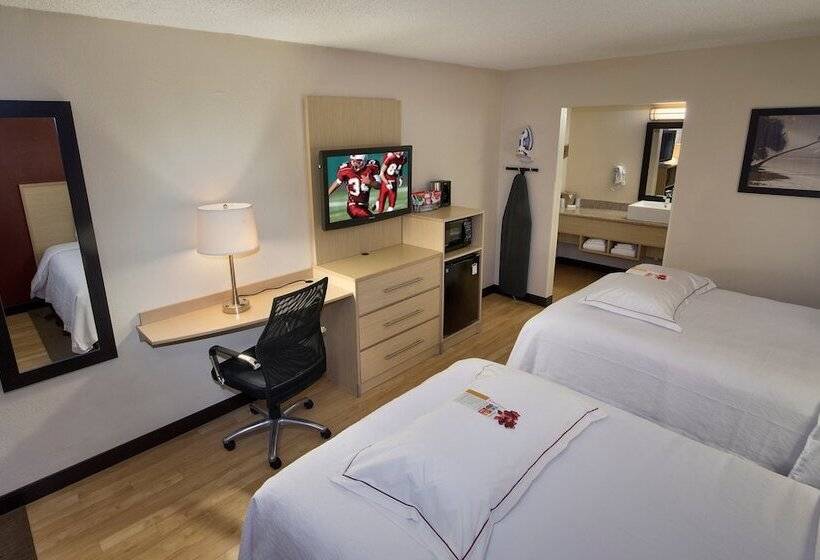 Номер Премиум, Red Roof Inn Plus+ & Suites Naples Downtown 5th Ave S