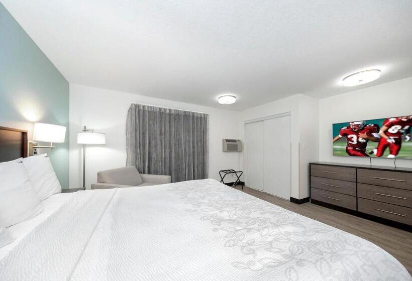 Люкс Кровать Кинг, Red Roof Inn Plus+ & Suites Naples Downtown 5th Ave S