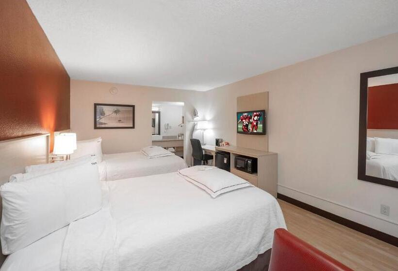 Номер Премиум, Red Roof Inn Plus+ & Suites Naples Downtown 5th Ave S