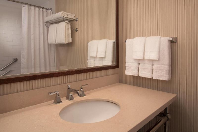 Стандартный Номер Кровать Кинг, Sheraton Louisville Riverside