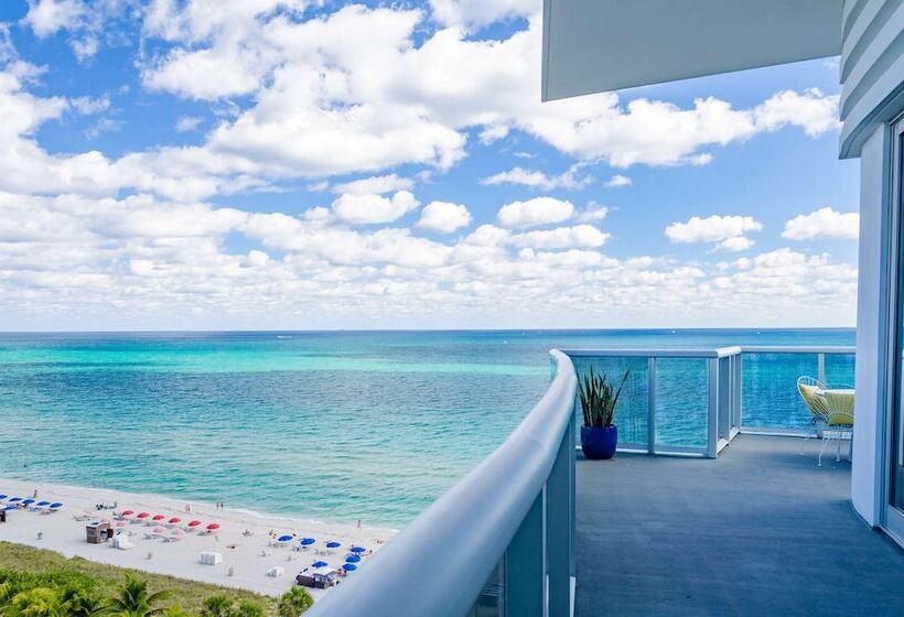 Номер Стандарт Двуспальная Кровать Вид на Море, Andaz Miami Beach, By Hyatt