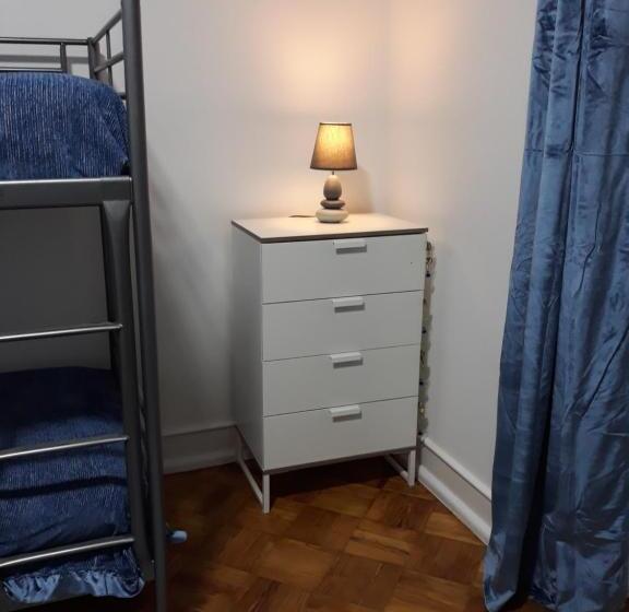 اتاق استاندارد چهارنفره با سرویس بهداشتی مشترک, Ameli Rooms