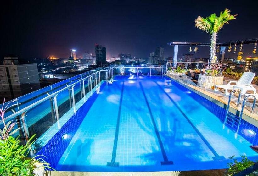 اتاق سوپریور خانوادگی, Hak Huot Hotel I