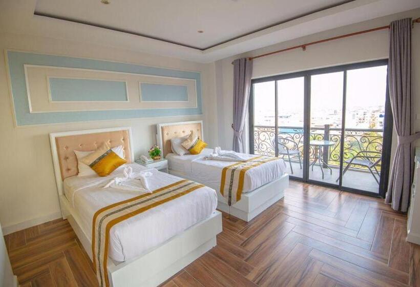 اتاق سوپریور خانوادگی, Hak Huot Hotel I