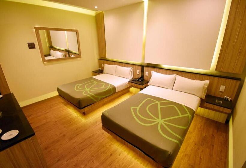 Quarto Superior, Lirio   Adult Only