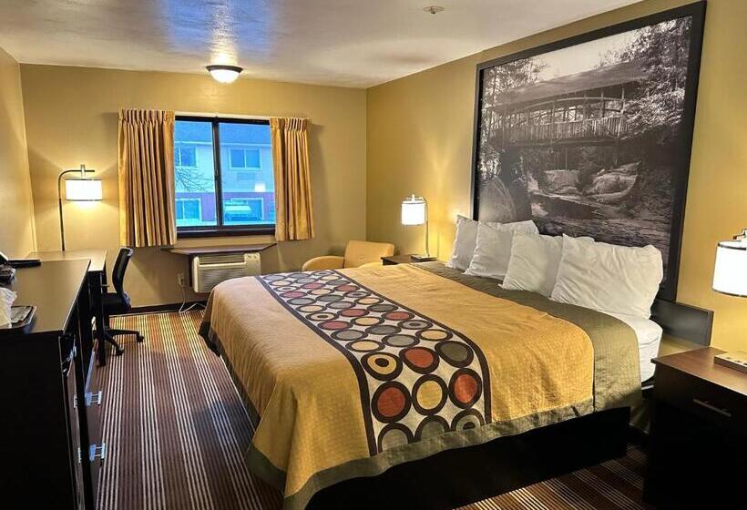 带大床的标准间, Super 8 By Wyndham Eau Claire Wi