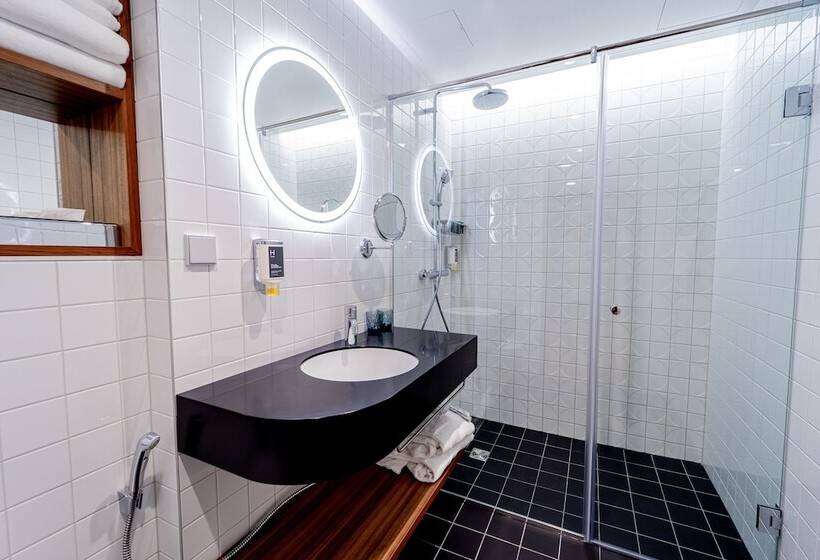استودیوی استاندارد, Hestia Hotel Kentmanni