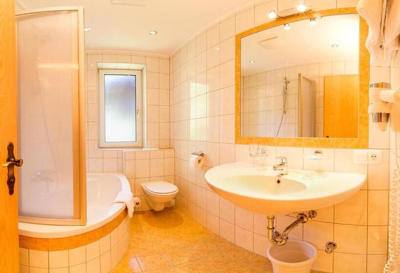 اتاق استاندارد سه نفره, Pension Sonnleitn