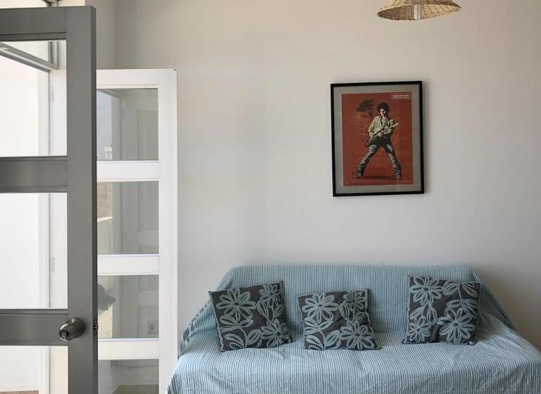 استودیوی لوکس, Olas Inn