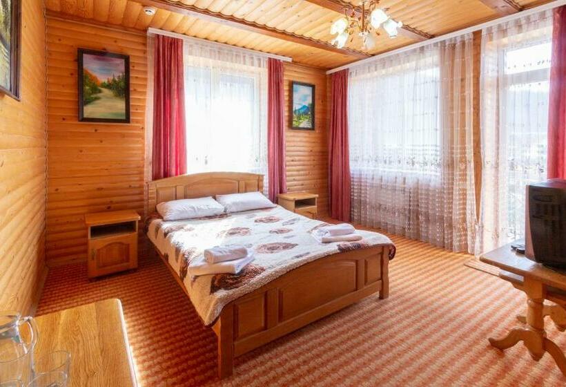 سوئیت با بالکن, у мар яни і назара