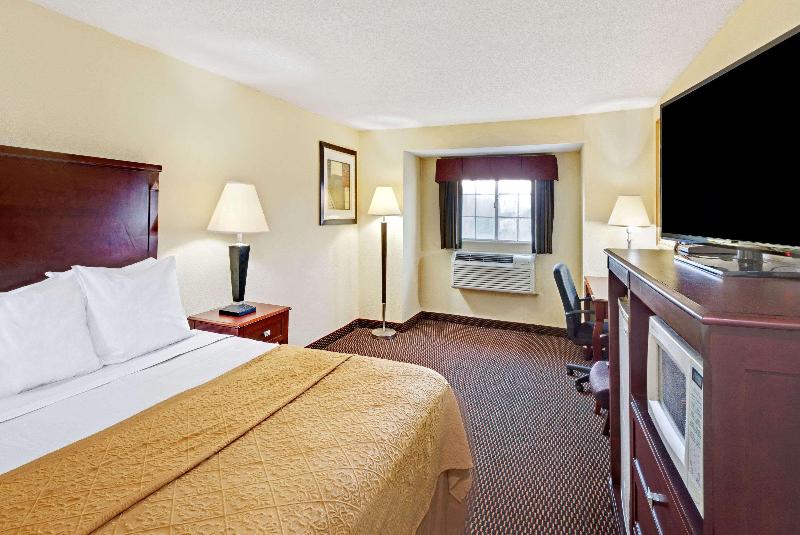 اتاق استاندارد با تخت بزرگ برای معلولان, Comfort Inn & Suites Houston I10 West Energy Corridor
