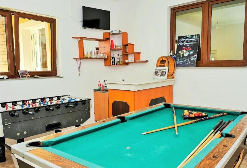 آپارتمان 1 خوابه با بالکن, Lola S House