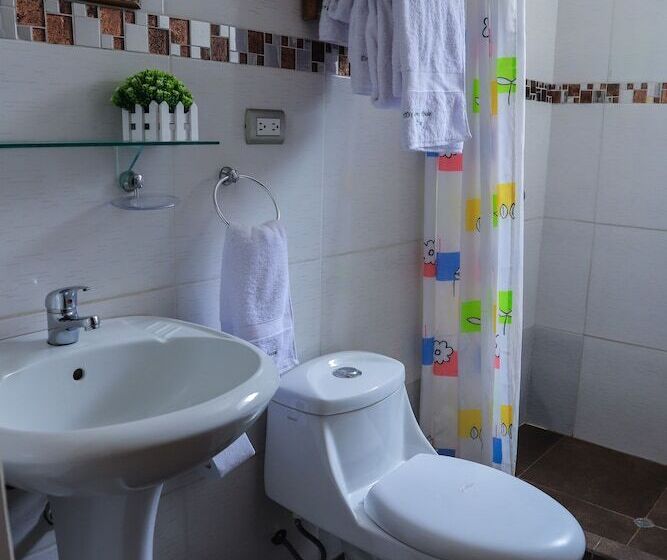 اتاق استاندارد سه نفره, Hostal Dreams House