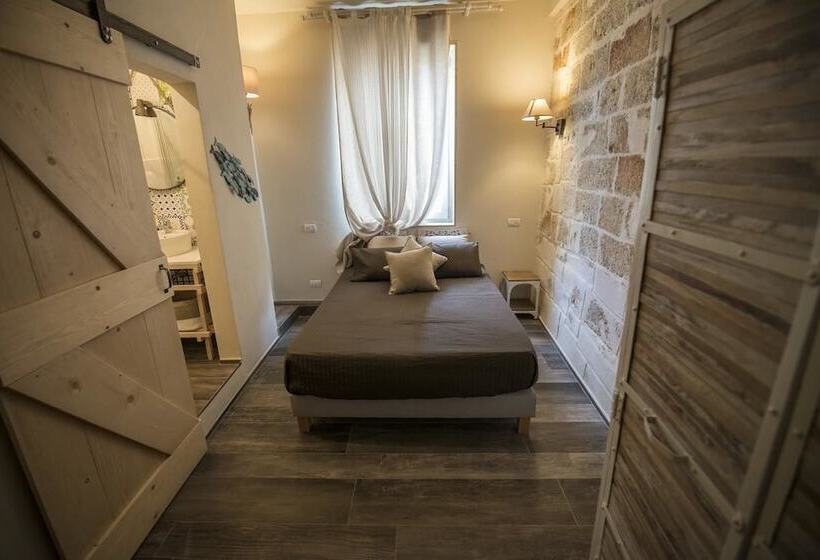 标准间, Home Village B&b