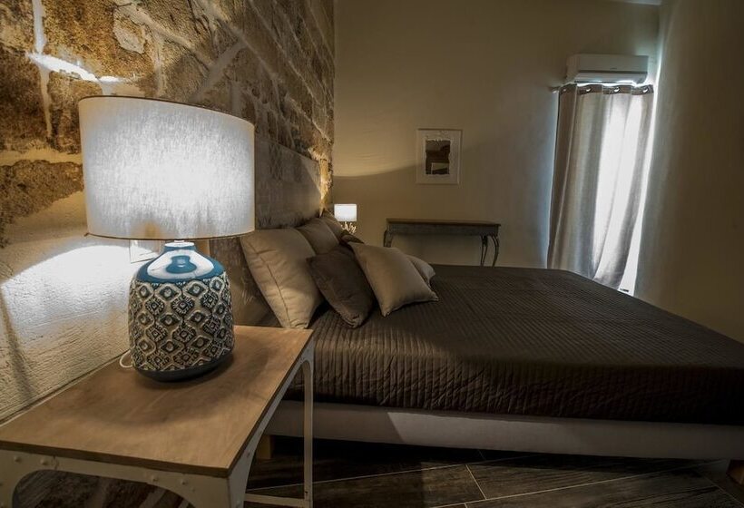 带阳台套房, Home Village B&b