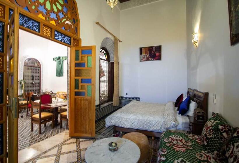 سوییت جونیور, Dar Alami Salaj