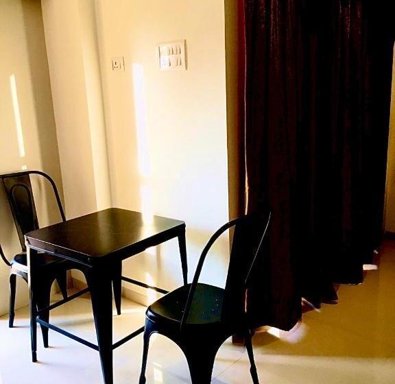 سوییت خانوادگی, Kesinovo Suites