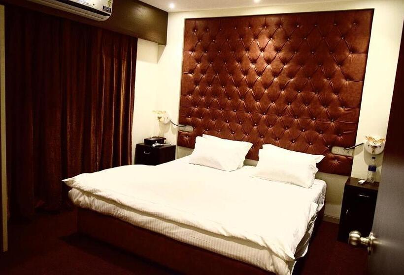 سوییت خانوادگی, Kesinovo Suites